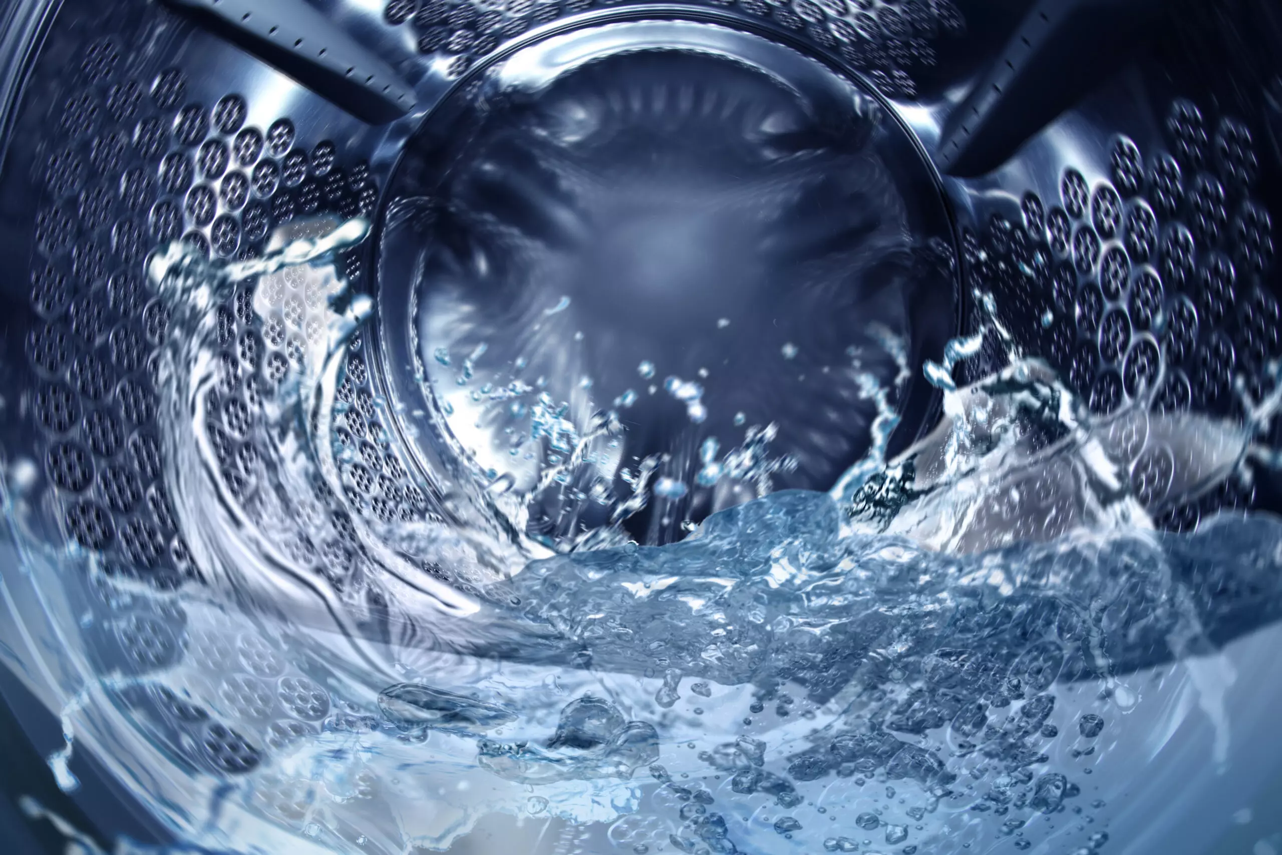 Wäschetrommel mit Wasser von innen 